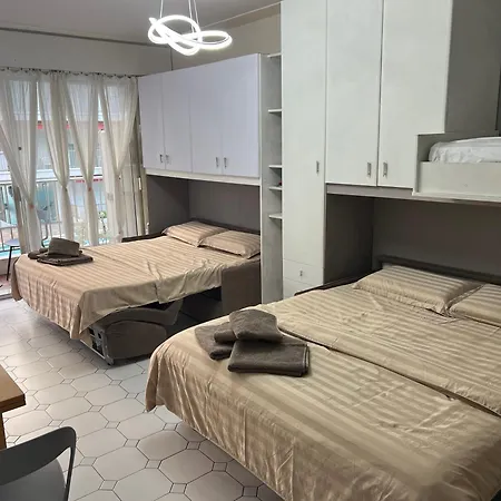 15 Porte De France , * Menton